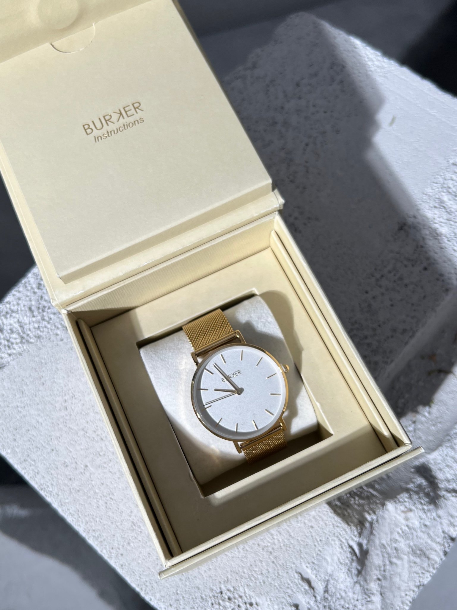 Часы Burker Ruby Gold White Mesh